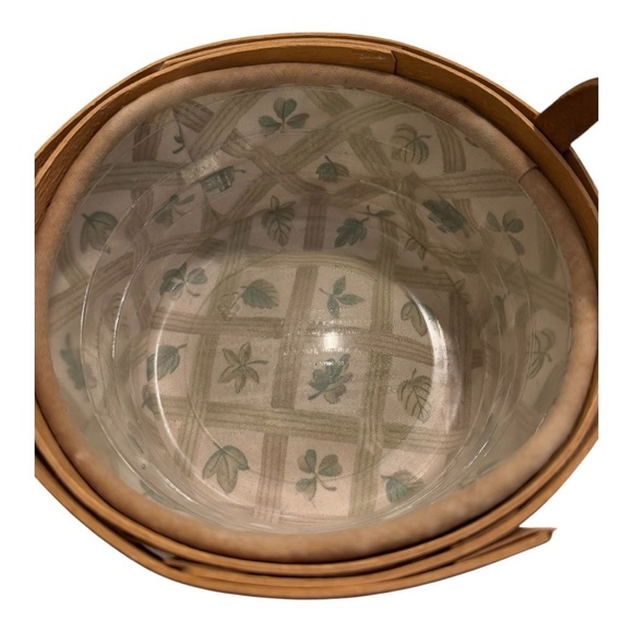 Vintage 2001 The Longaberger Basket Hand Woven Round With Leaf Cloth & Protector - Picture 5 of 12